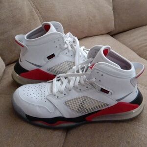 Nike Air Jordan mars 270